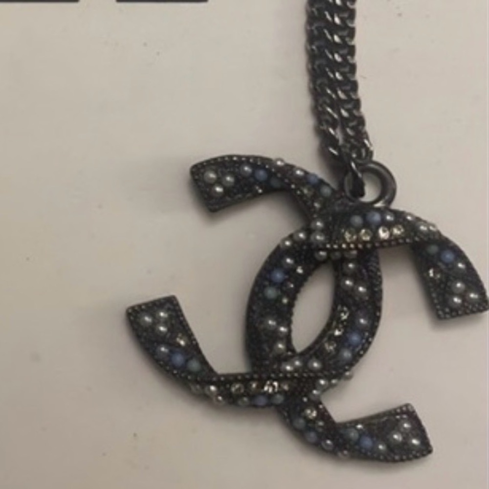 CHANEL Black Ruthenium Crystal Interlocking CC Pendant Necklace